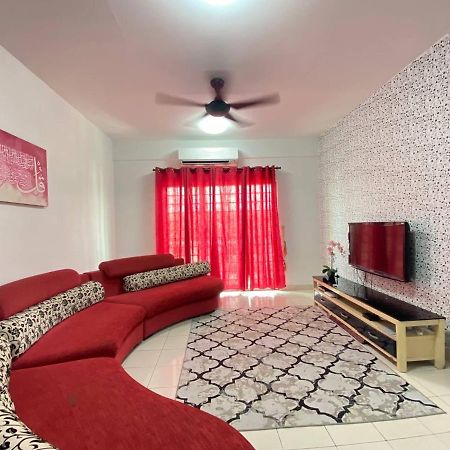 Homestay Juta Mines Seri Kembangan Balakong Serdang Lama Dış mekan fotoğraf