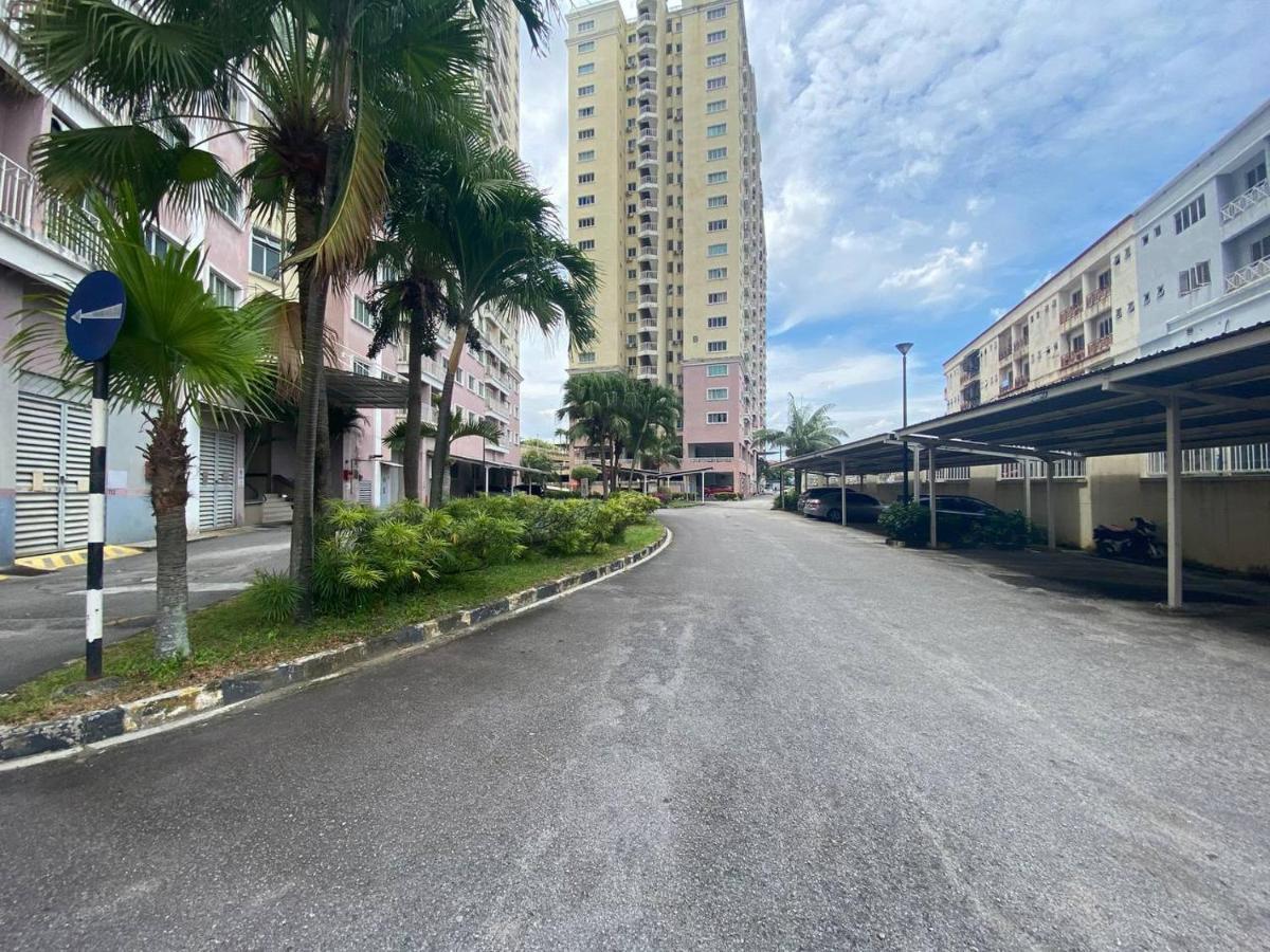 Homestay Juta Mines Seri Kembangan Balakong Serdang Lama Dış mekan fotoğraf